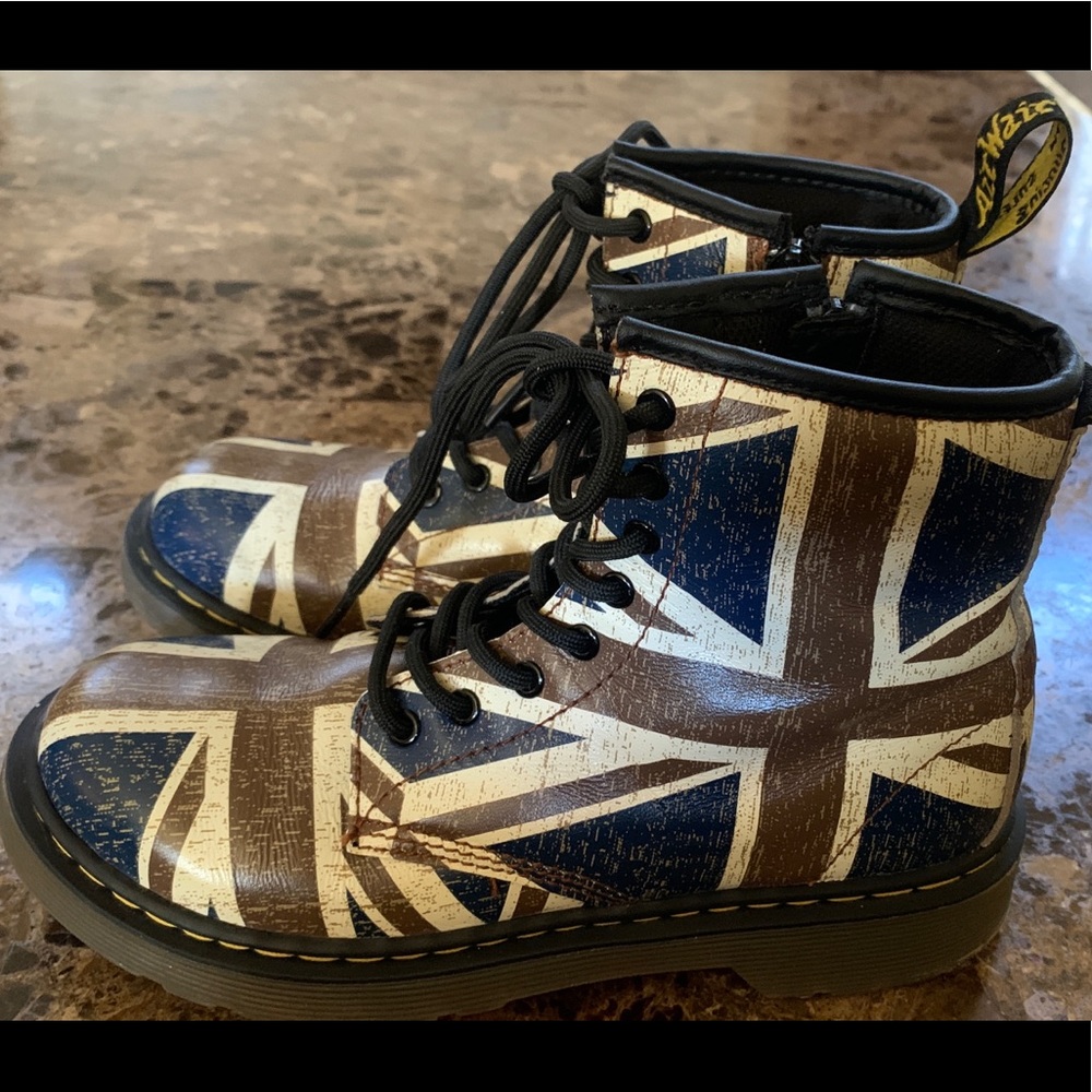Unisex Rare Kids Doc Martens Air Wear “Delaney” Union Jack (British Flag) Size 2